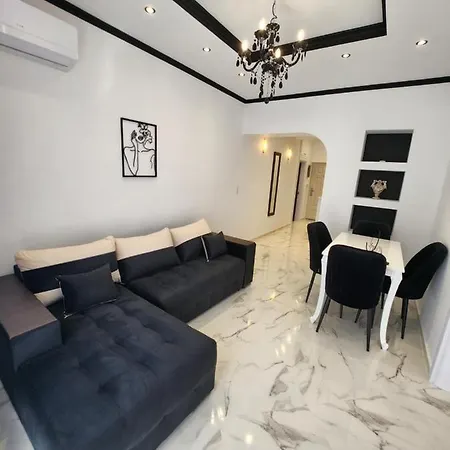 Black And White Apartament *